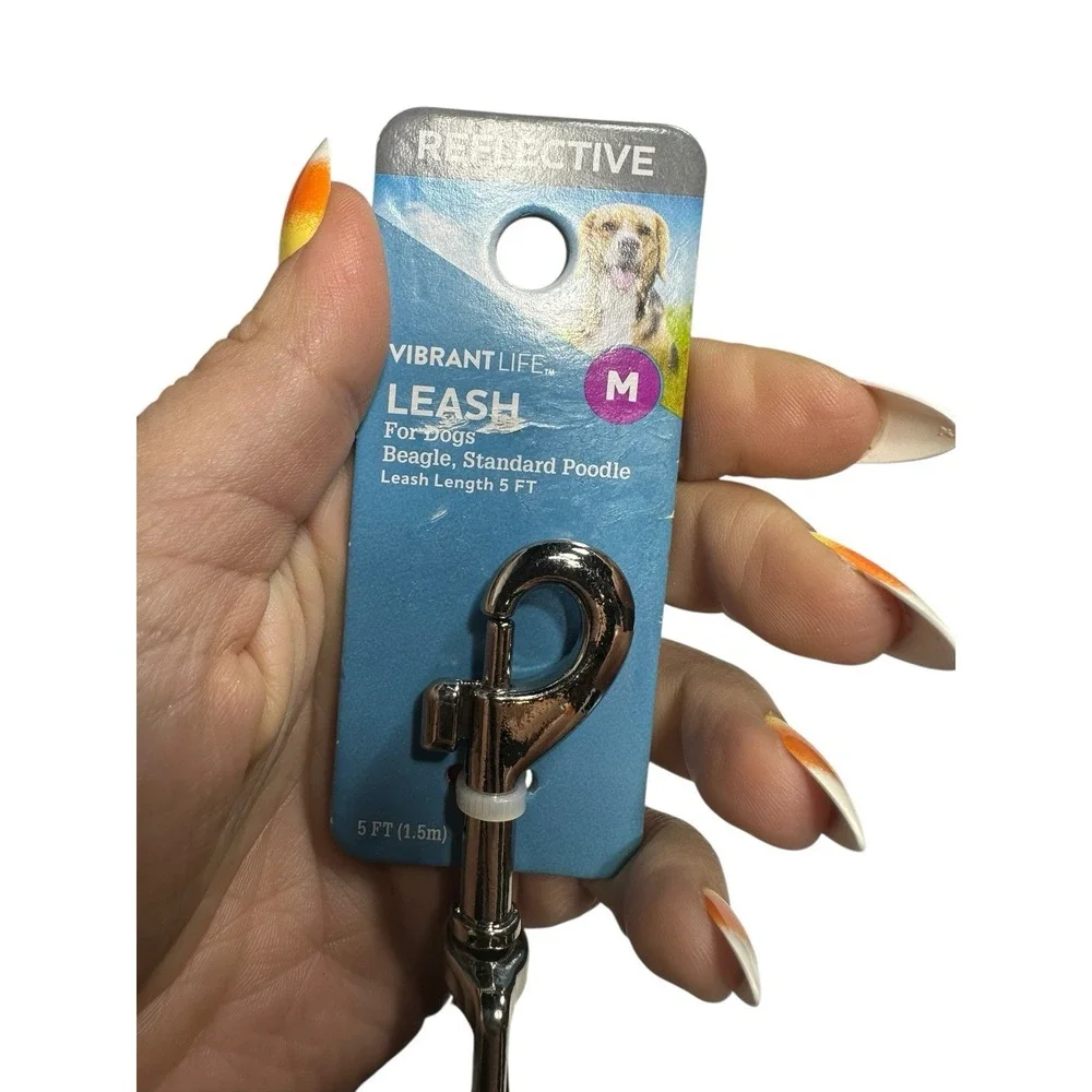 NEW VIBRANT LIFE dog leash SIZE‎ MEDIUM 5 foot long reflective black